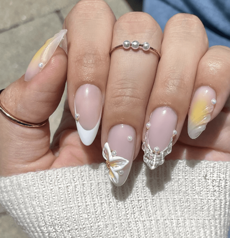 17 Trendy Almond Summer Nail Ideas You’ll Want to Try ASAP